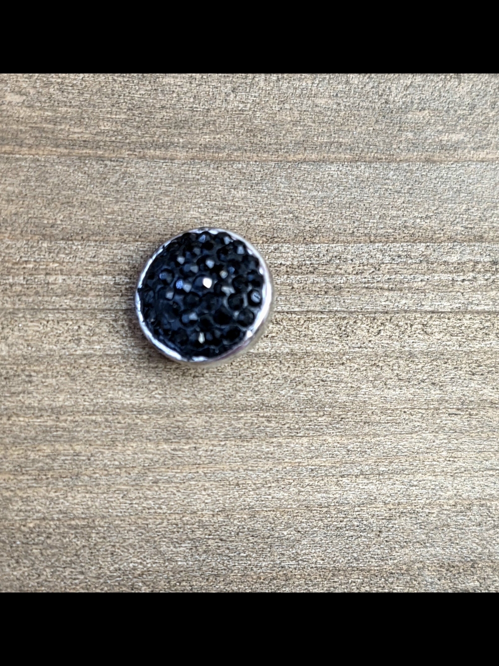 Magnolia & Vibe Black Crystal Round 18mm Snap Charm